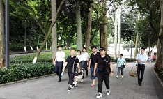 運動給聚力膠粘帶來成功因素--記CCTV攝制組跟拍郭總業余愛好的花絮 運動給聚力膠粘帶來成功因素--記CCTV攝制組跟拍郭總業余愛好的花絮