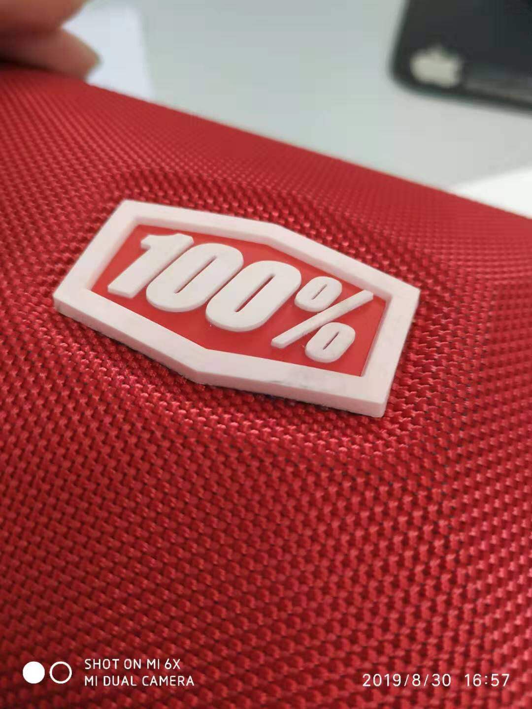 PVCLOGO膠水 高強(qiáng)度拉桿箱粘LOGO膠水 高耐久聚力旅行箱LOGO專用膠水 